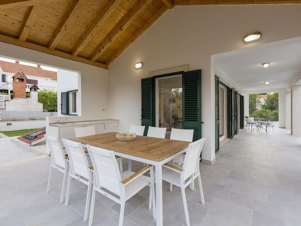 Villa photo 3
