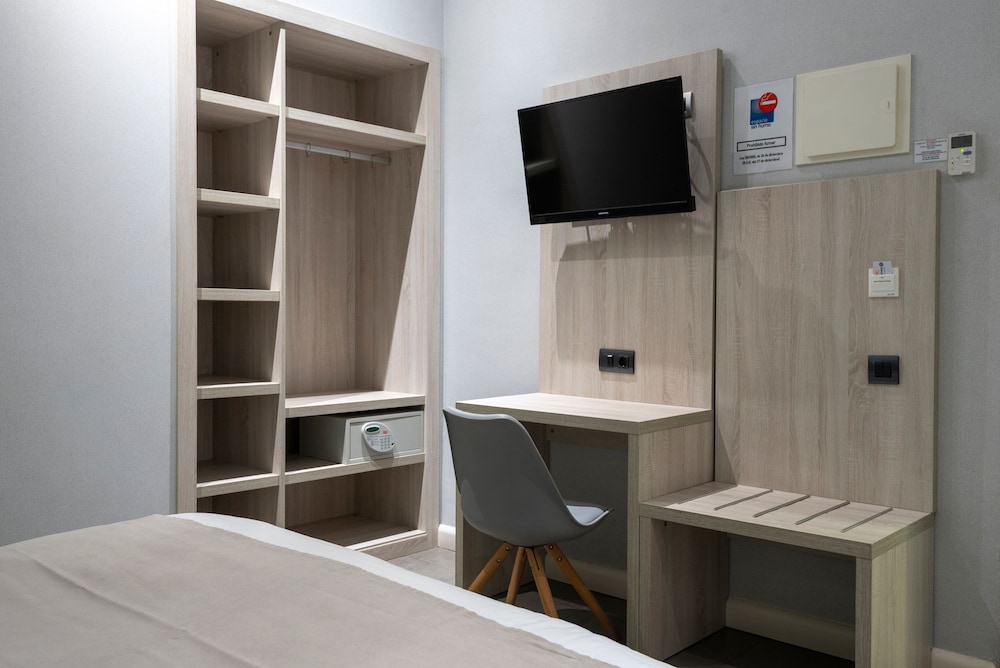 Economic Tiny doble room (1 cama doble)