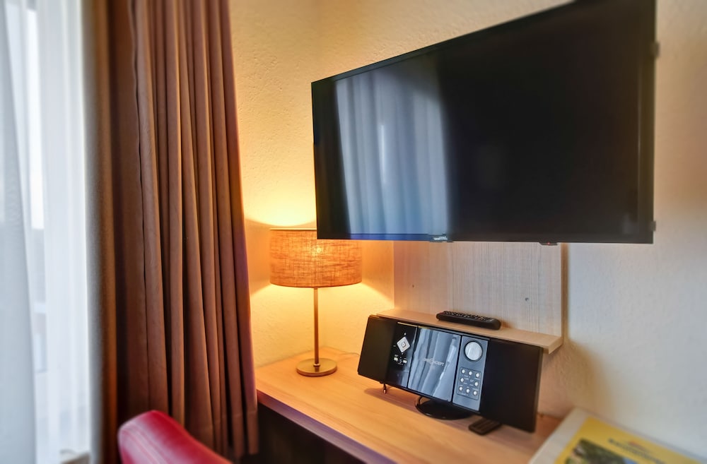 Comfort Double Room, 1 Double Bed, Kitchenette thumbnail 6