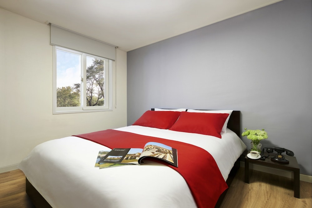Deluxe Condo (Bed Type)