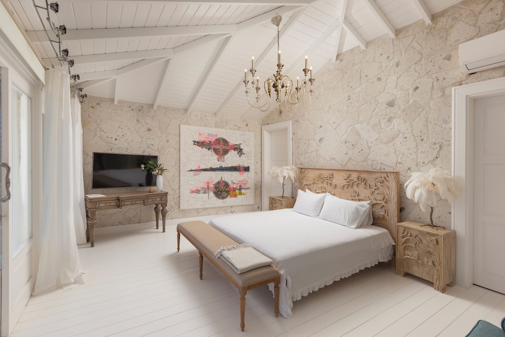 Luxury Room (Almond)