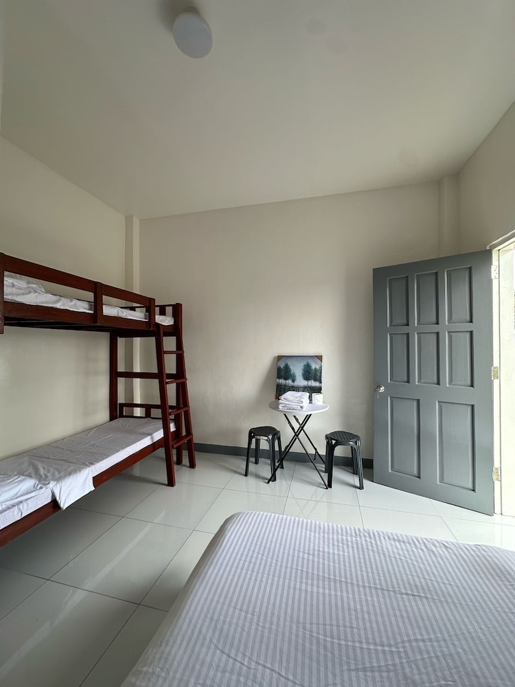 Family Quadruple Room, Pool View photo 2