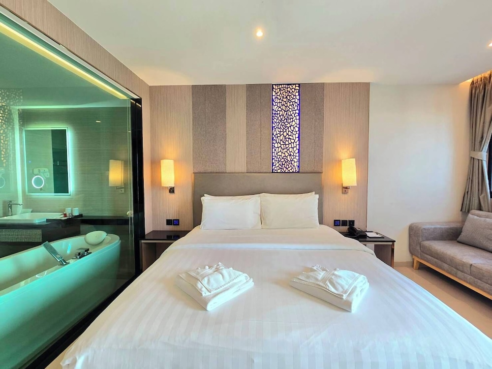 Suite Sea View with Balcony - Photo 1