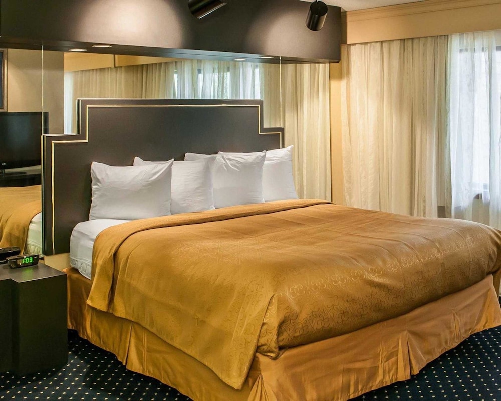 Standard Room, 1 King Bed with Sofa bed, Non Smoking - Photo 13