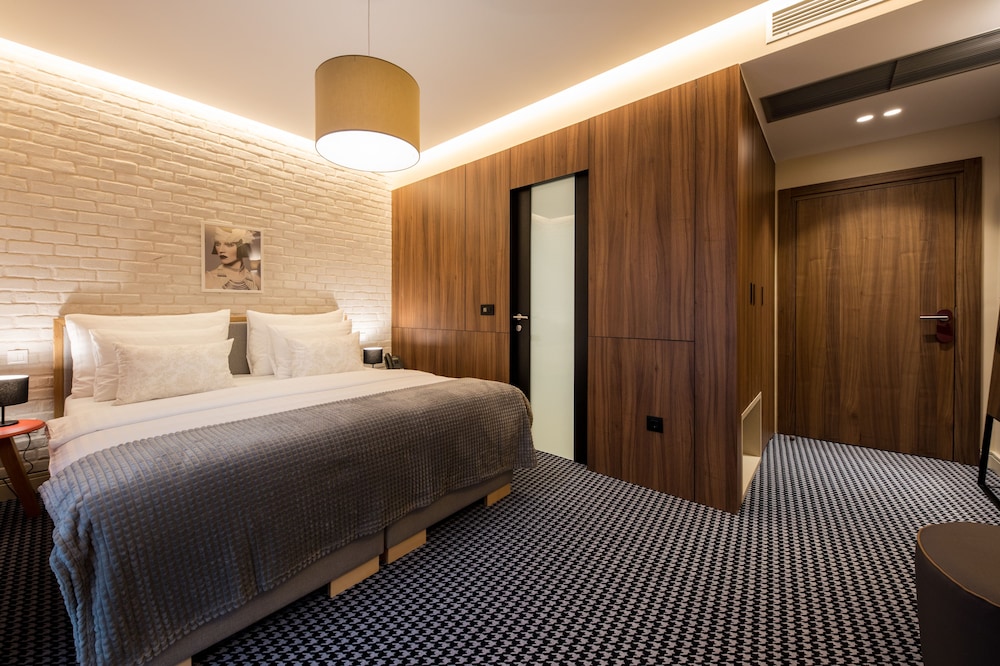 Standard Double or Twin Room, Annex Building (no elevator) thumbnail 5