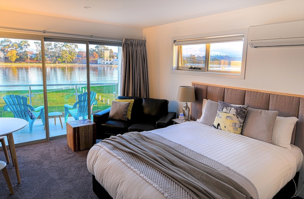 Deluxe Studio Suite, 1 Bedroom, River View photo 2