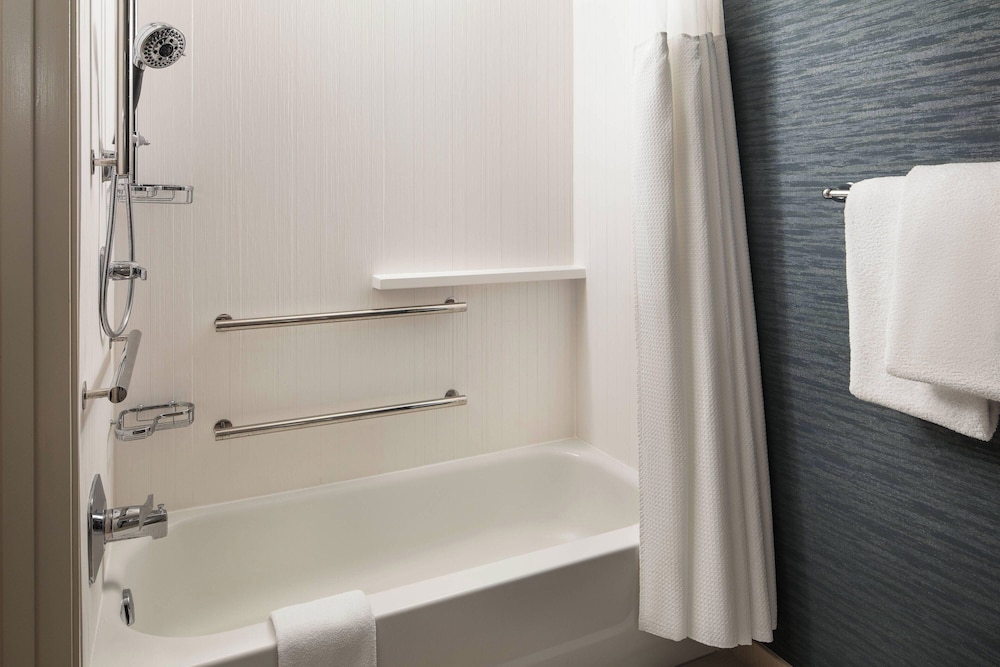 Room, 1 King Bed with Sofa bed (Mobility/Hearing Accessible, Tub) - Photo 4