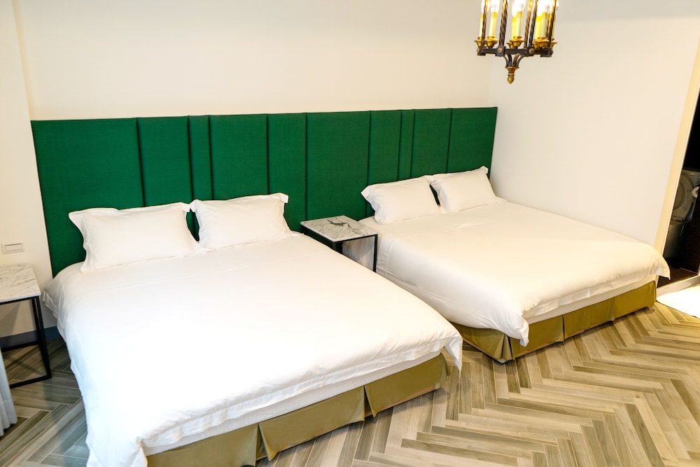 Deluxe Quadruple Room (2A) - Photo 2