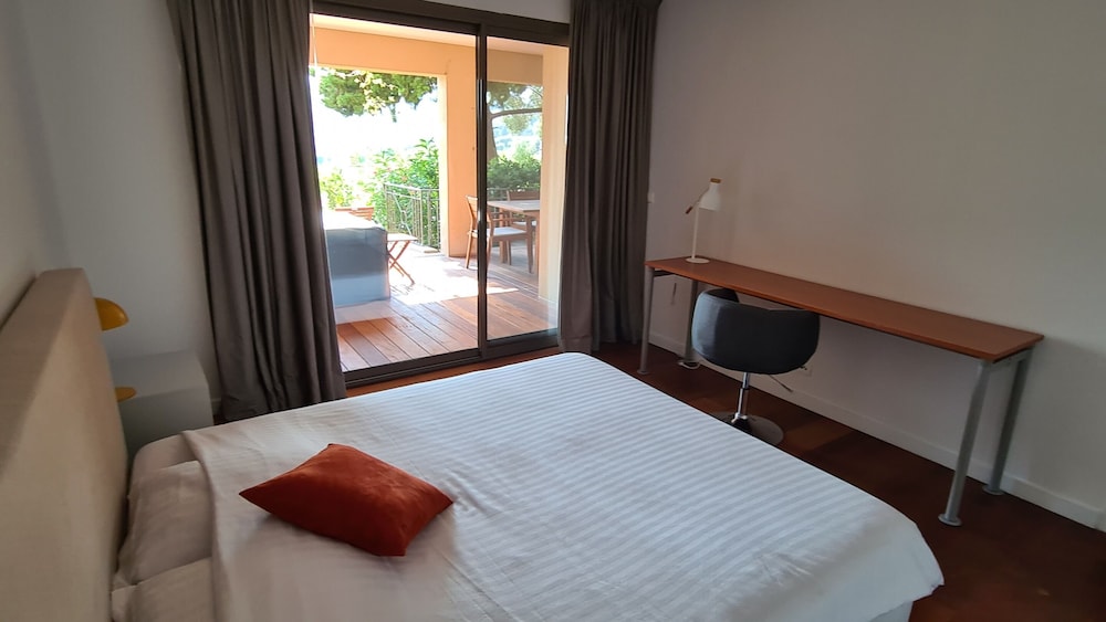 Exclusive Suite, Ensuite, Sea View photo 3