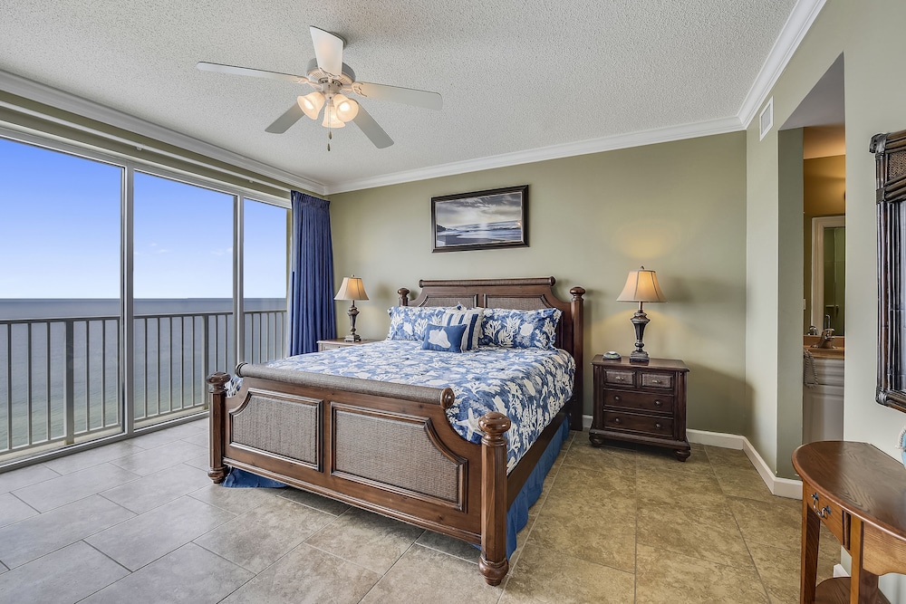 Condo, 2 Bedrooms, Balcony, Ocean View (1402)