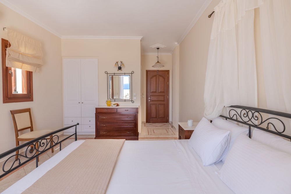 Deluxe Room, Sea View - Photo 3