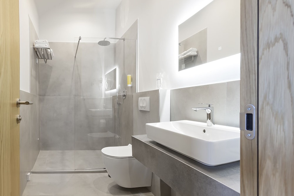 Superior Double or Twin Room - Photo 17