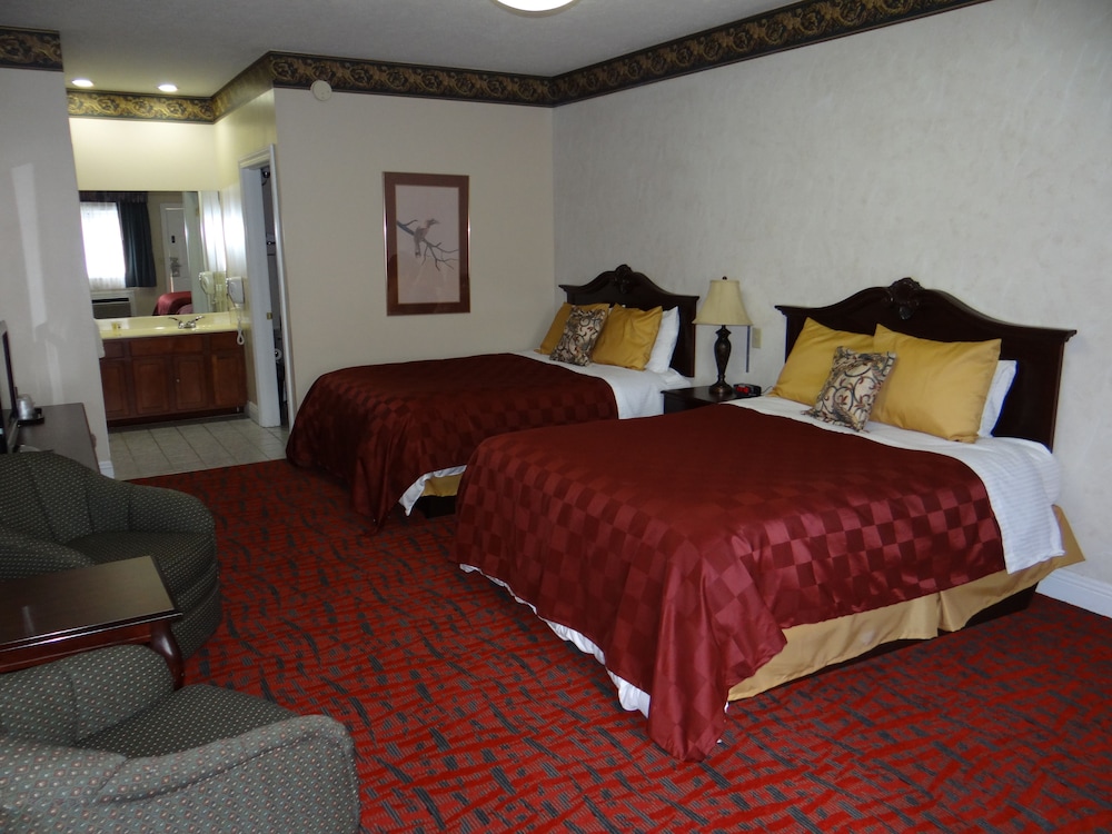 Deluxe Room, 2 Queen Beds photo 3