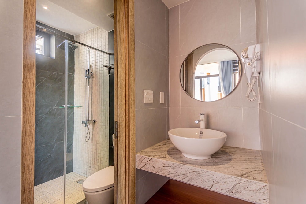 Two-Bedroom Apartment with Balcony - Photo 2