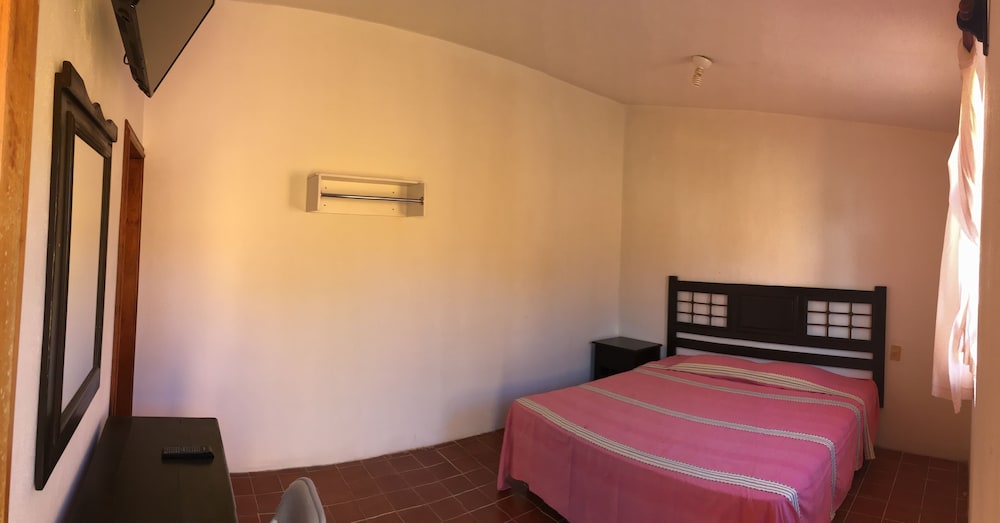 Standard Double Room, 1 King Bed photo 3