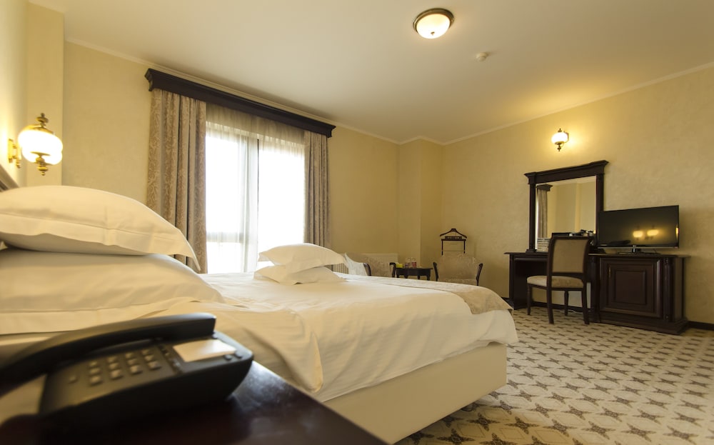 Queen Room, 1 King Bed photo 3