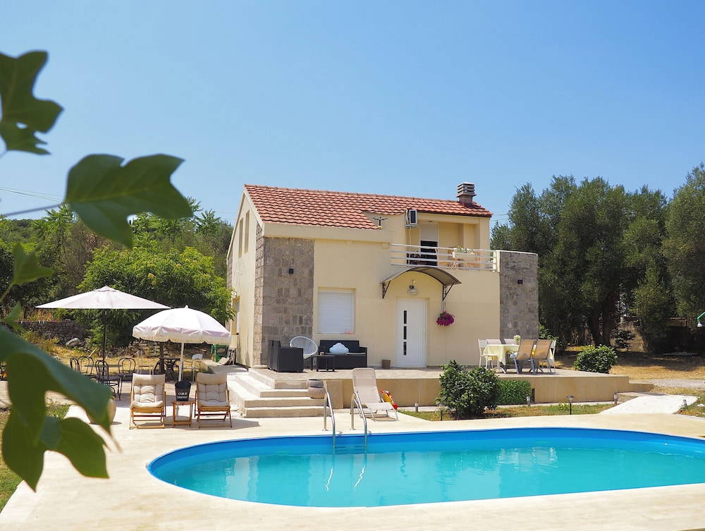 Classic Villa, Garden View photo 1