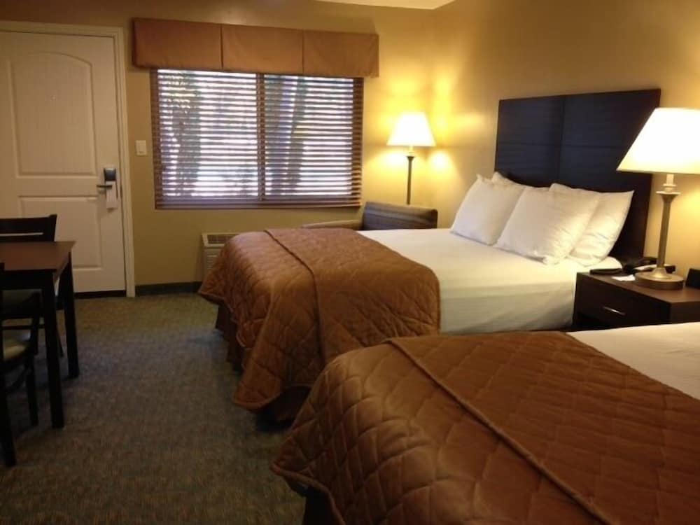 Inn: 2 Queen Beds