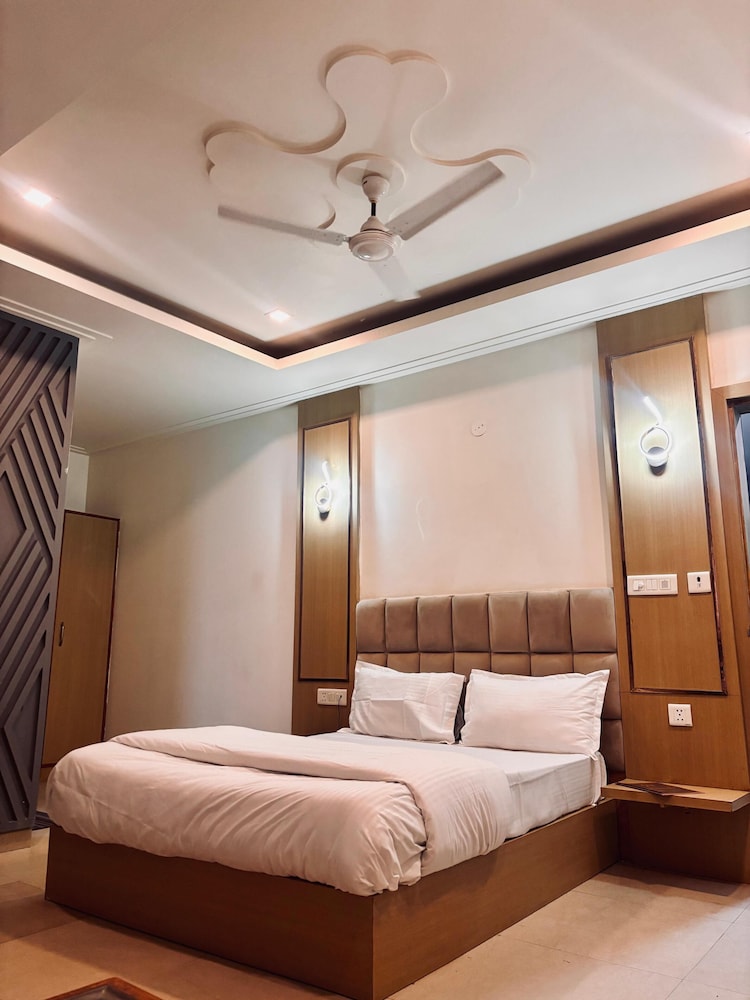 Superior Double Room, City View