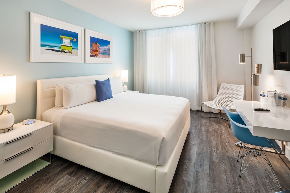 Deluxe Balcony Room 1 King Bed