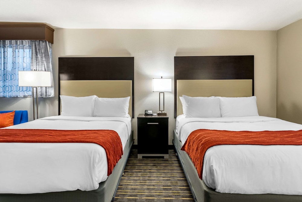 Comfort Inn & Suites Tigard near Washington Square