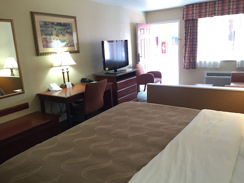 Suite, 1 King Bed with Sofa bed, Non Smoking - Photo 8
