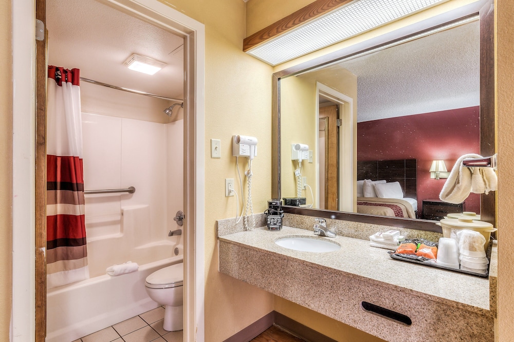 Deluxe Room, 2 Queen Beds, Non Smoking - Photo 8