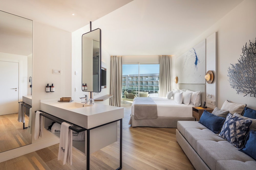 Superior Room, Sea View (Lateral) - Photo 3