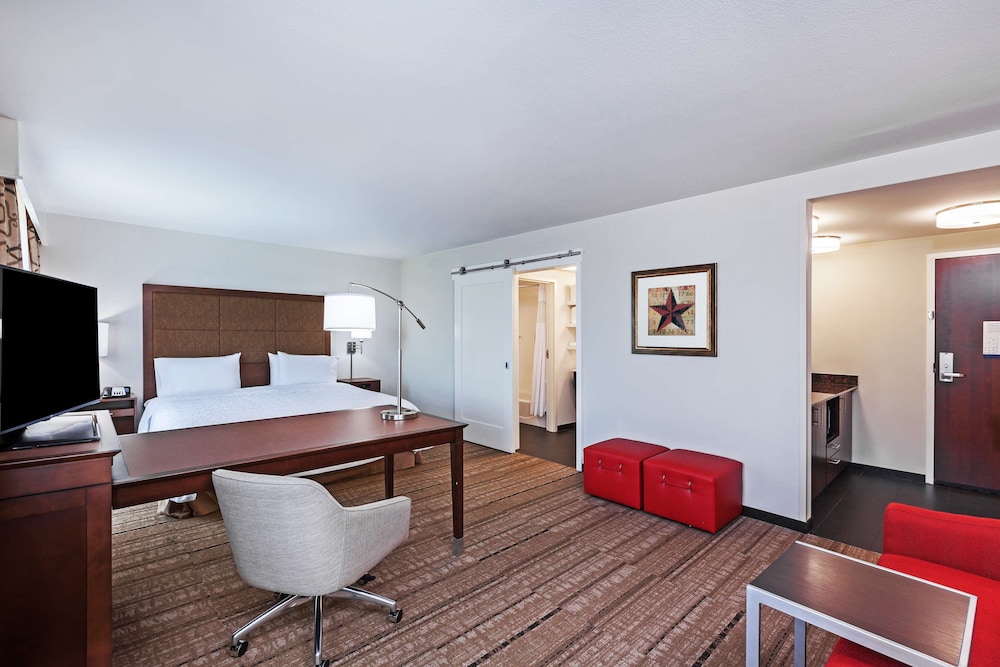 Suite, 1 King Bed, Accessible, Non Smoking (Roll In Shower) photo 2