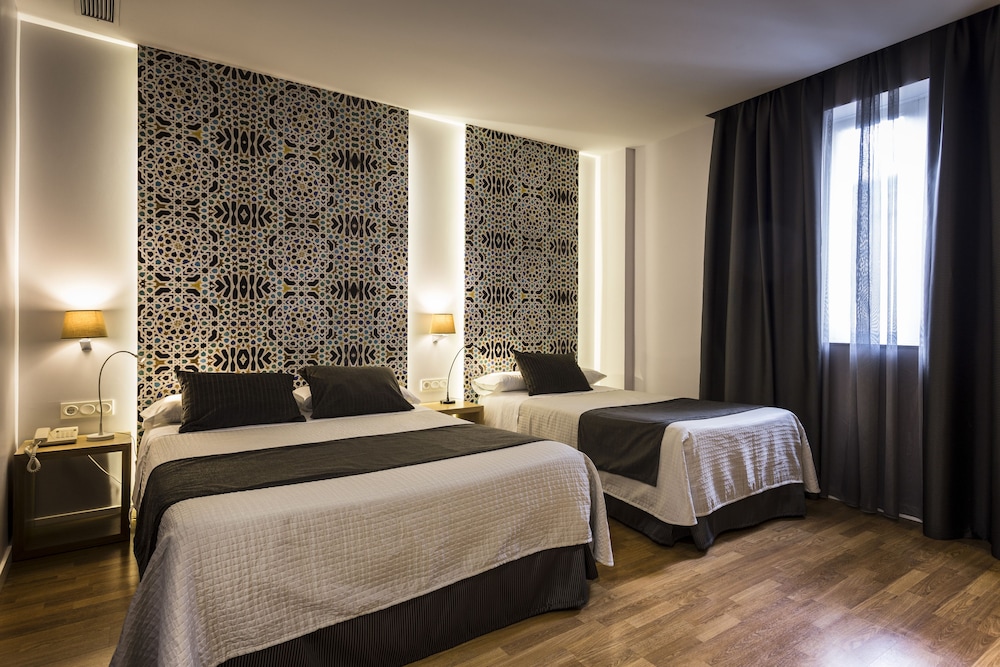 Triple Room (Two twin and one extra bed) - Photo 1