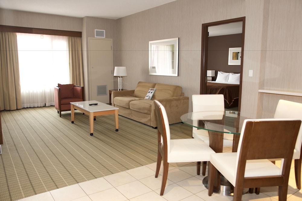 Deluxe Suite, 1 King Bed - Photo 2
