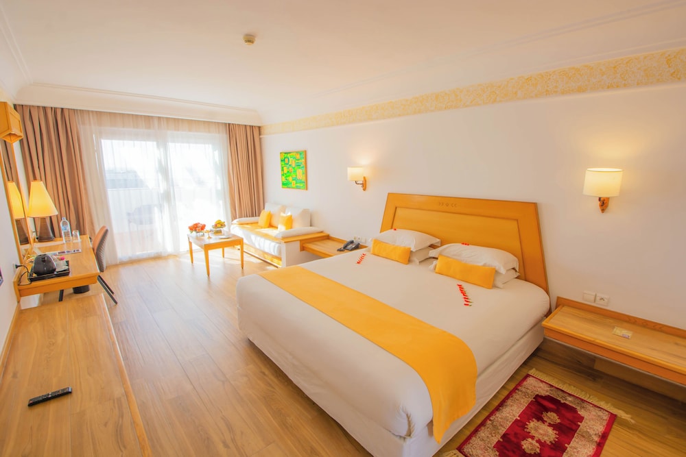 Luxury Twin Room, Pool View - Photo 8