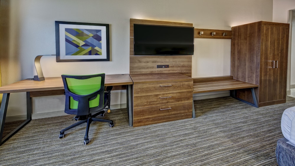 Suite, Multiple Beds - Photo 3