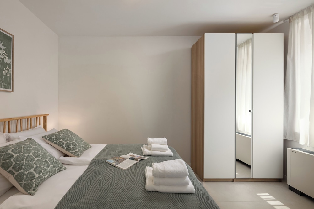 Family Apartment, Multiple Bedrooms (Modern Seaview Apartman 4 Desamani)
