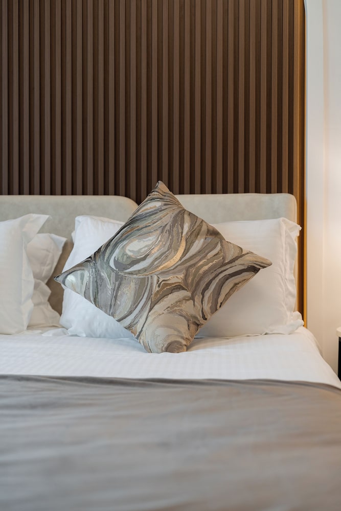 Luxury Studio, 1 King Bed with Sofa bed, Terrace, City View photo 3