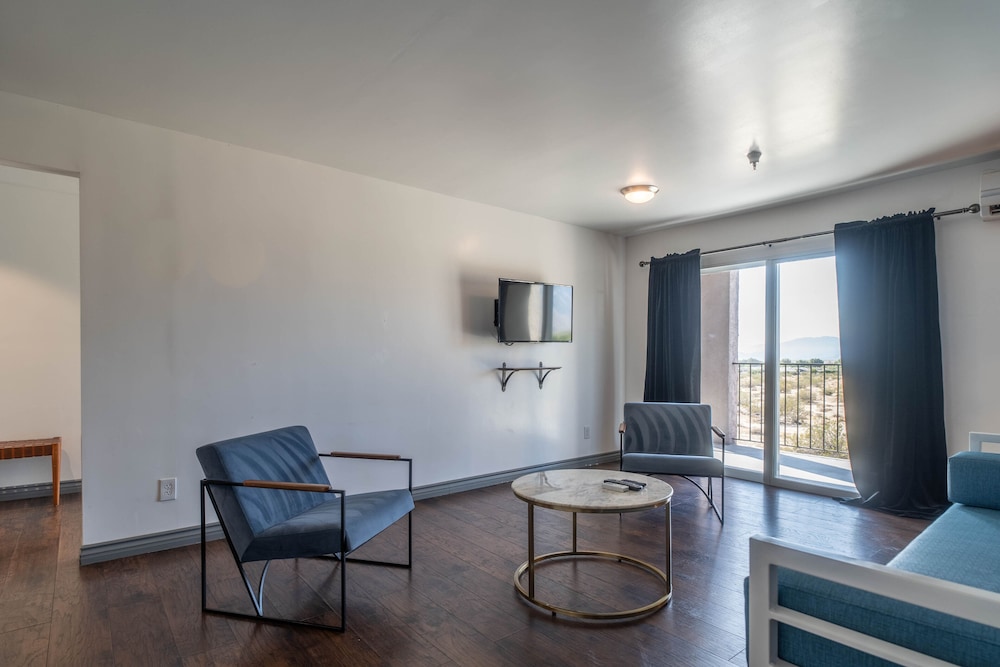 Suite, 1 King Bed, Kitchenette, Mountain View - Photo 5