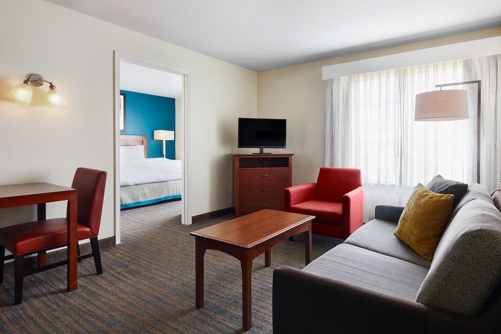 Suite, 1 King Bed with Sofa bed photo 1