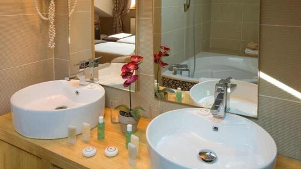Triple Room, Pool Access, Mountainside photo 3