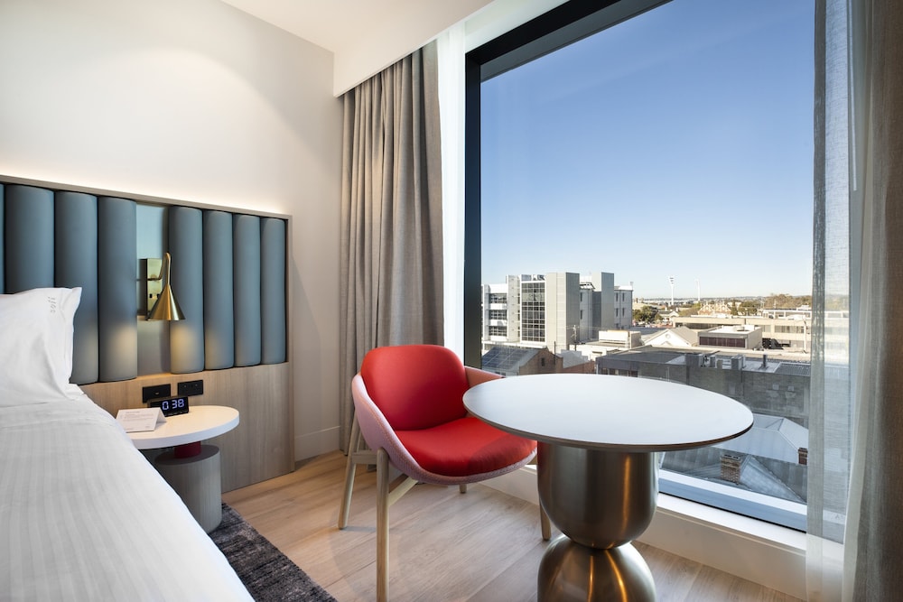 Premium Room, 1 King Bed - Photo 2