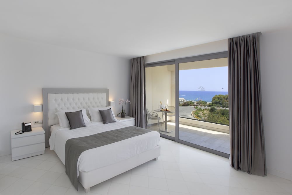 Superior Suite, Resort View - Photo 5