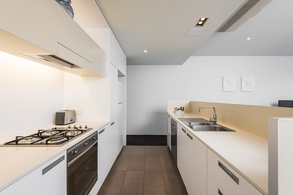 Two Bedroom Poolview Apartment - Photo 8