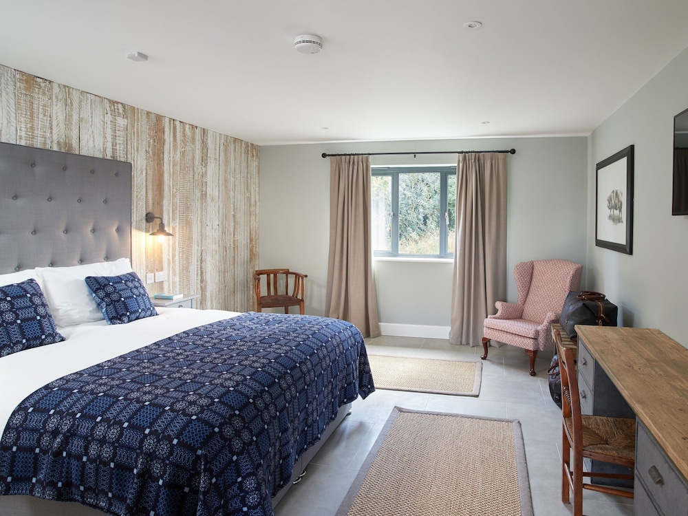 Double or Twin Room, Ensuite (Twin/Double) photo 2