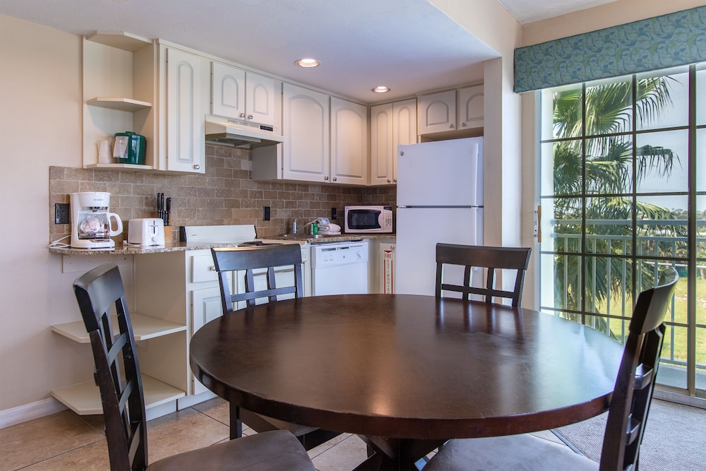 Apartment, 2 Bedrooms, Partial Ocean View - Photo 7