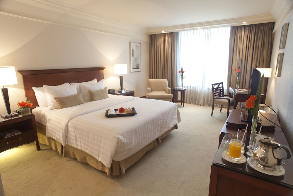 Deluxe Room, 1 King Bed photo 3