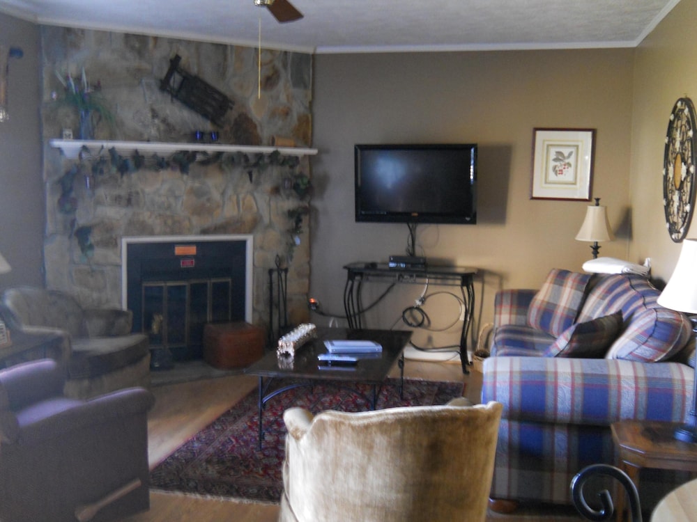 Condo, Multiple Beds (514) photo 1
