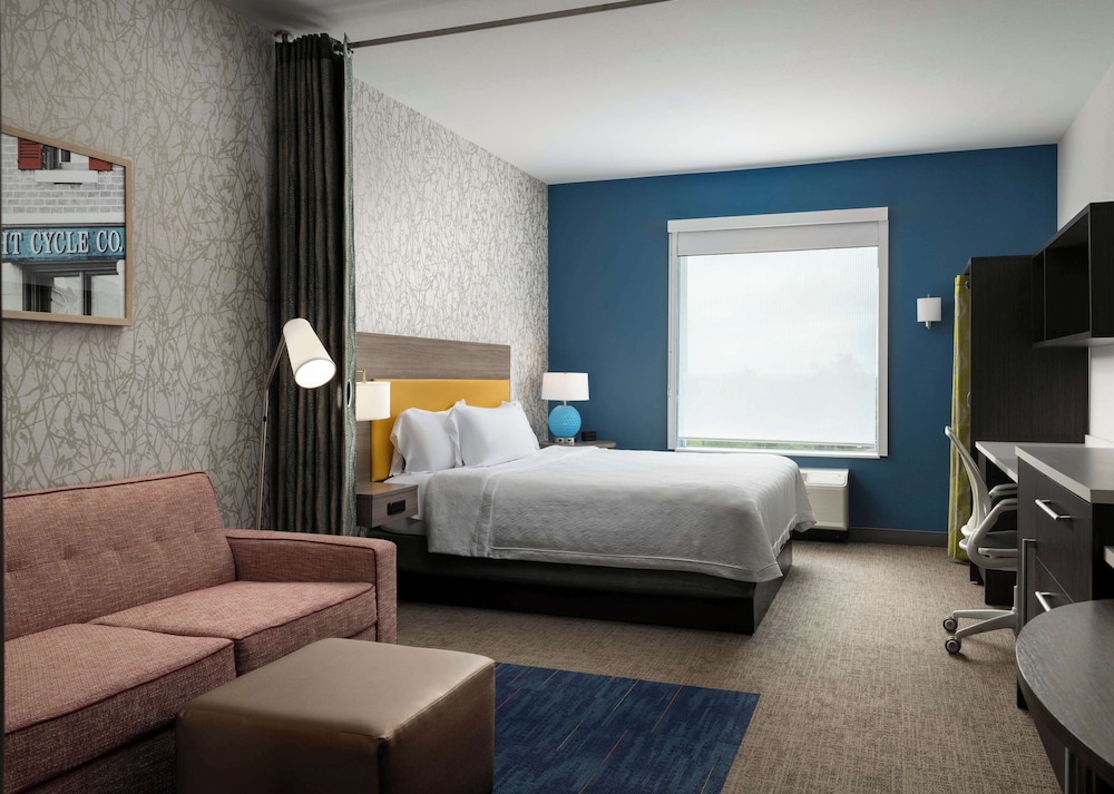 Studio, 1 King Bed, Accessible (Mobility & Hearing, Roll-in Shower) - Photo 3