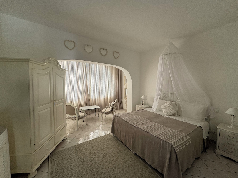 Junior Suite, 1 Double or 2 Twin Beds photo 3