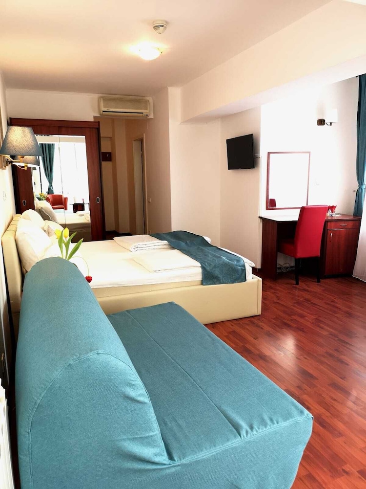 Executive Suite - Photo 5