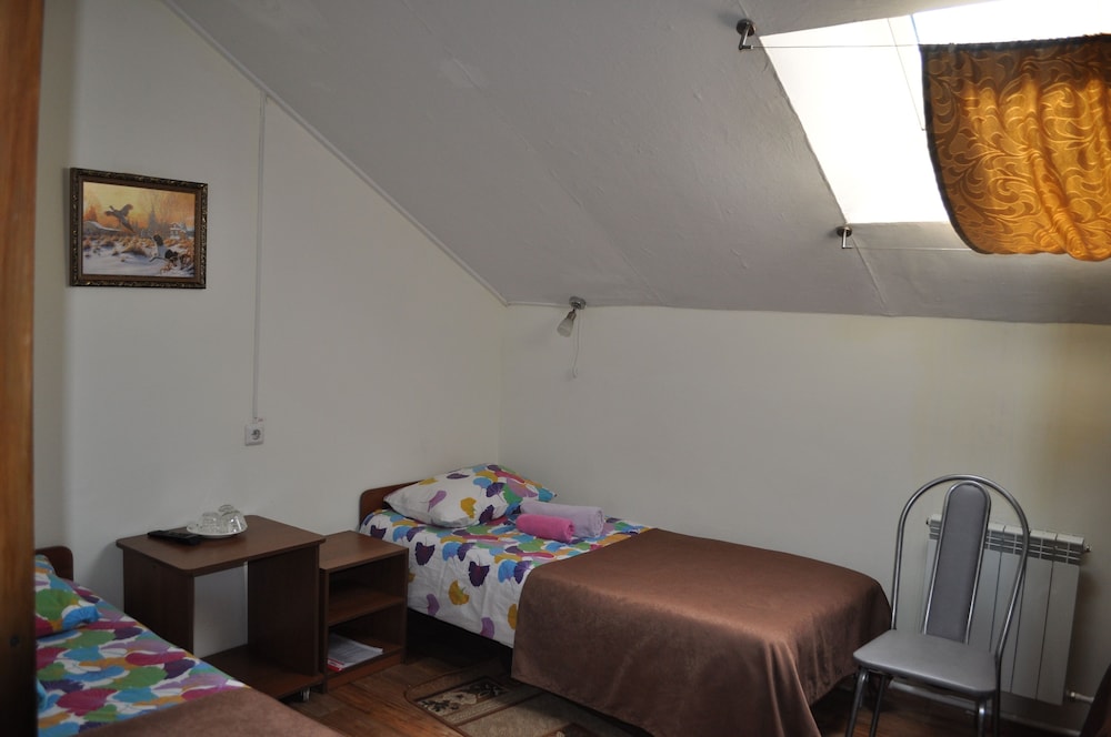 Economy Triple Room, 3 Twin Beds photo 2