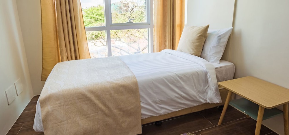 Deluxe Suite, 3 Bedrooms, 2 Bathrooms, Kitchen, with View